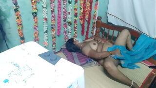 Indian Aunty And Nephew Pussy Licks And Fucked Hardly In The Bedroom Video