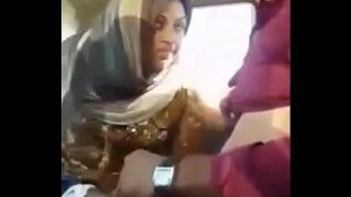 Maa ki bahen ko choda car mei cute babe having hot fuck in the car with hubby Video